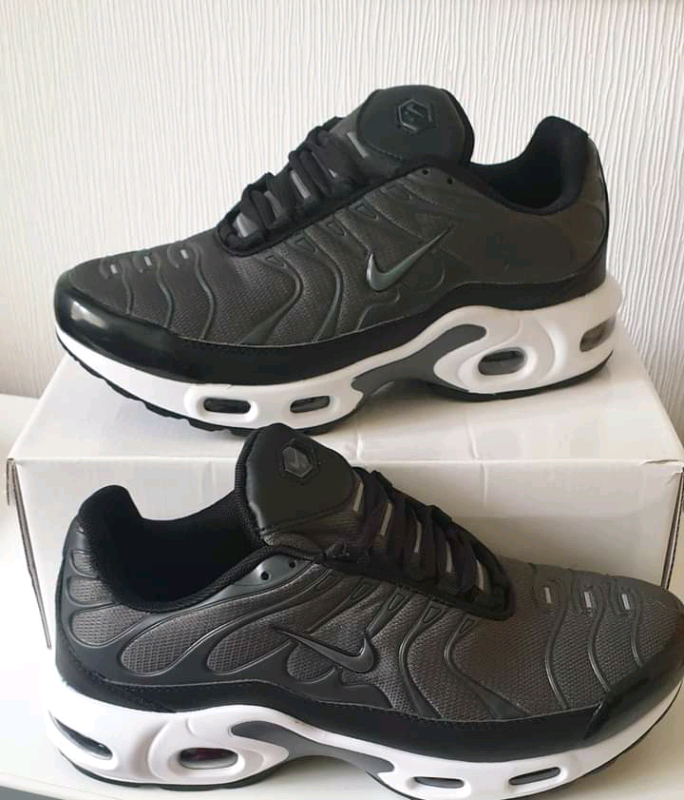 mens white tns